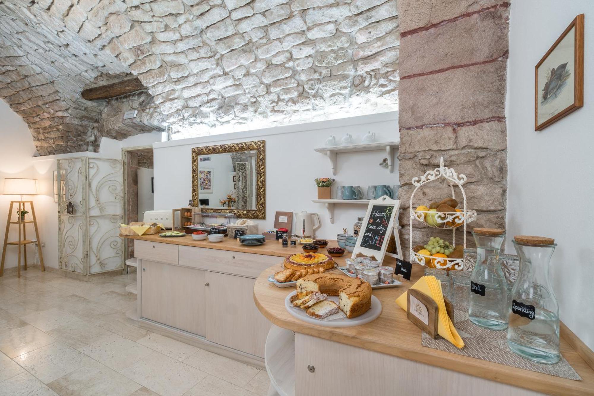 Bosa Queen House Екстериор снимка