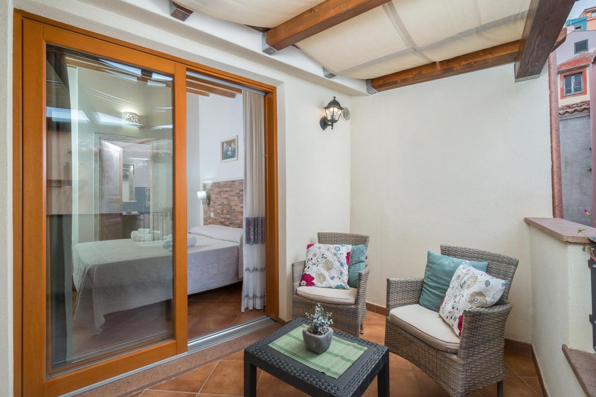 Bosa Queen House Екстериор снимка