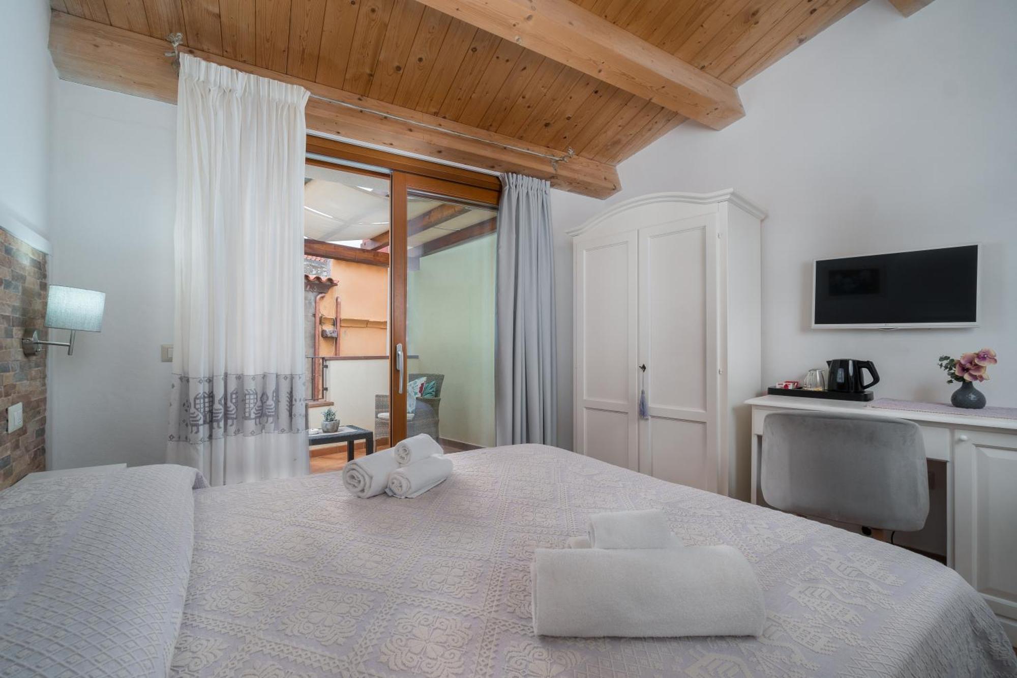 Bosa Queen House Екстериор снимка